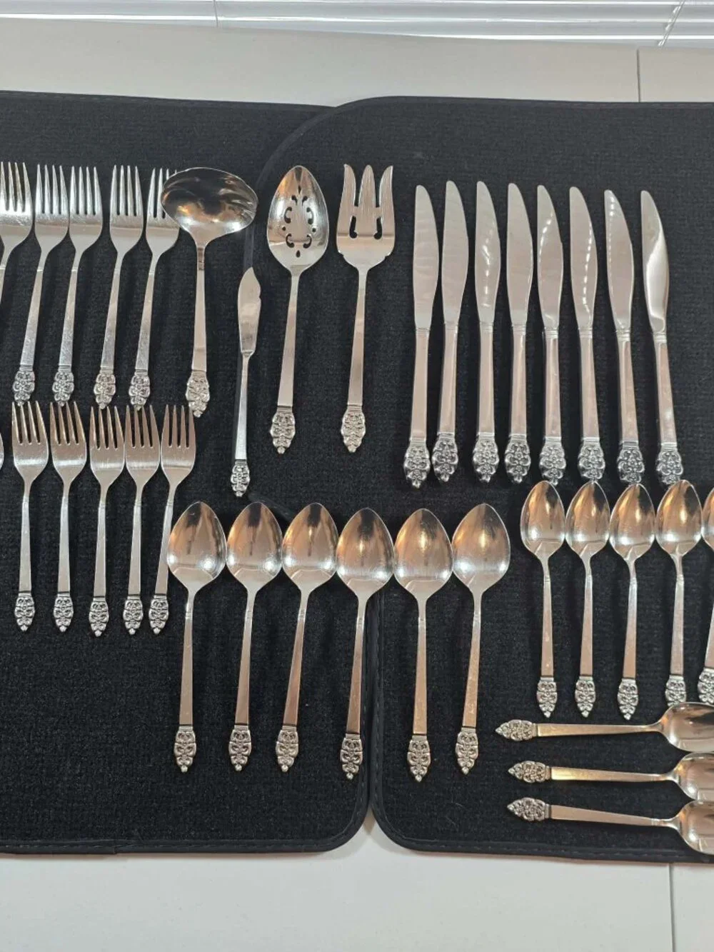 ONEIDACRAFT DELUXE STAINLESS FLATWARE SET SERVING SPOONS NORDIC CROWN 41 PCS